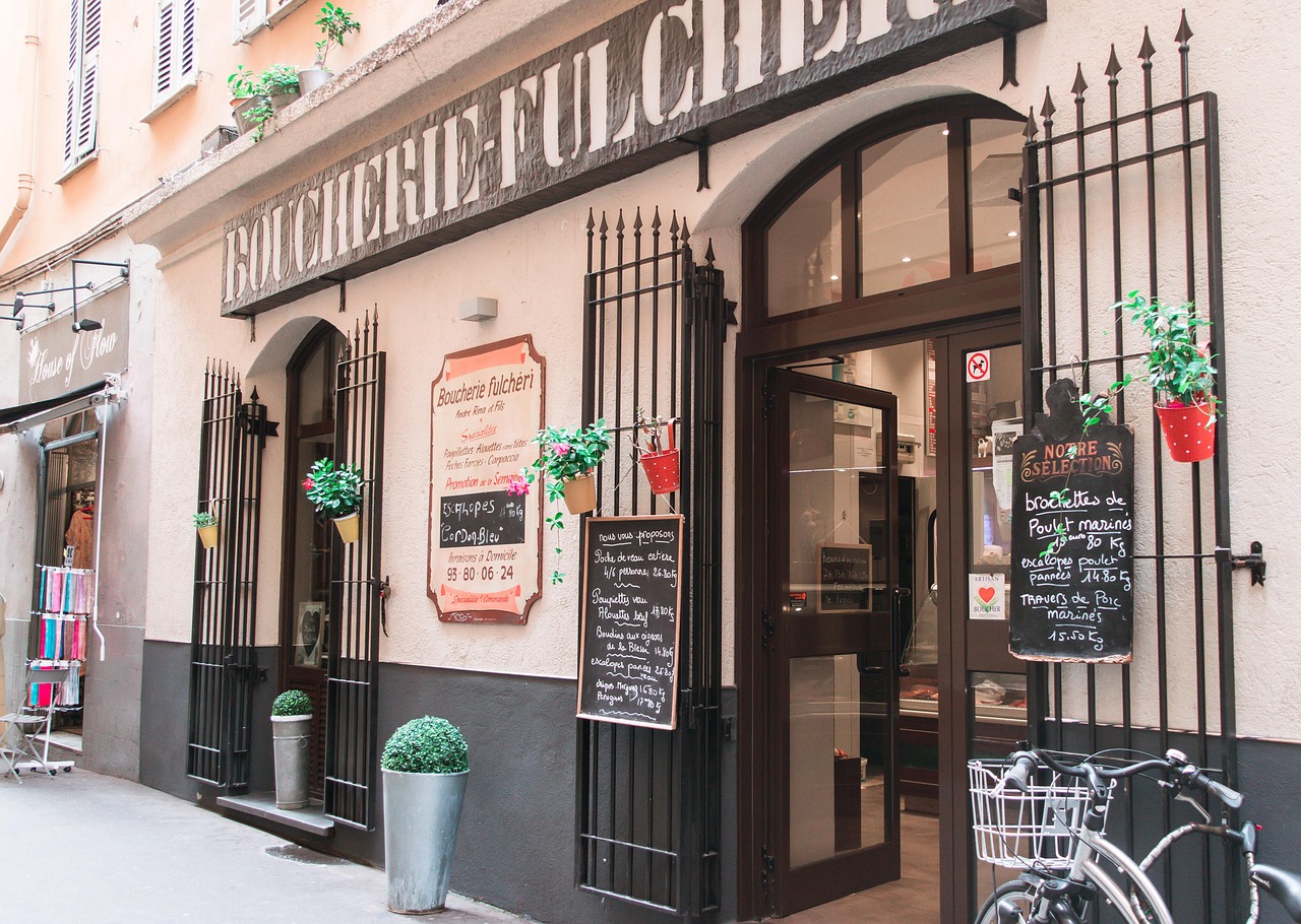 Ristorante di Firenze con piatti di ribollita serviti in un ambiente accogliente.